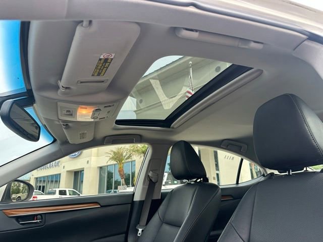Used 2015 Lexus ES 300h w/ Premium Package w/Bamboo Trim FWD image 2