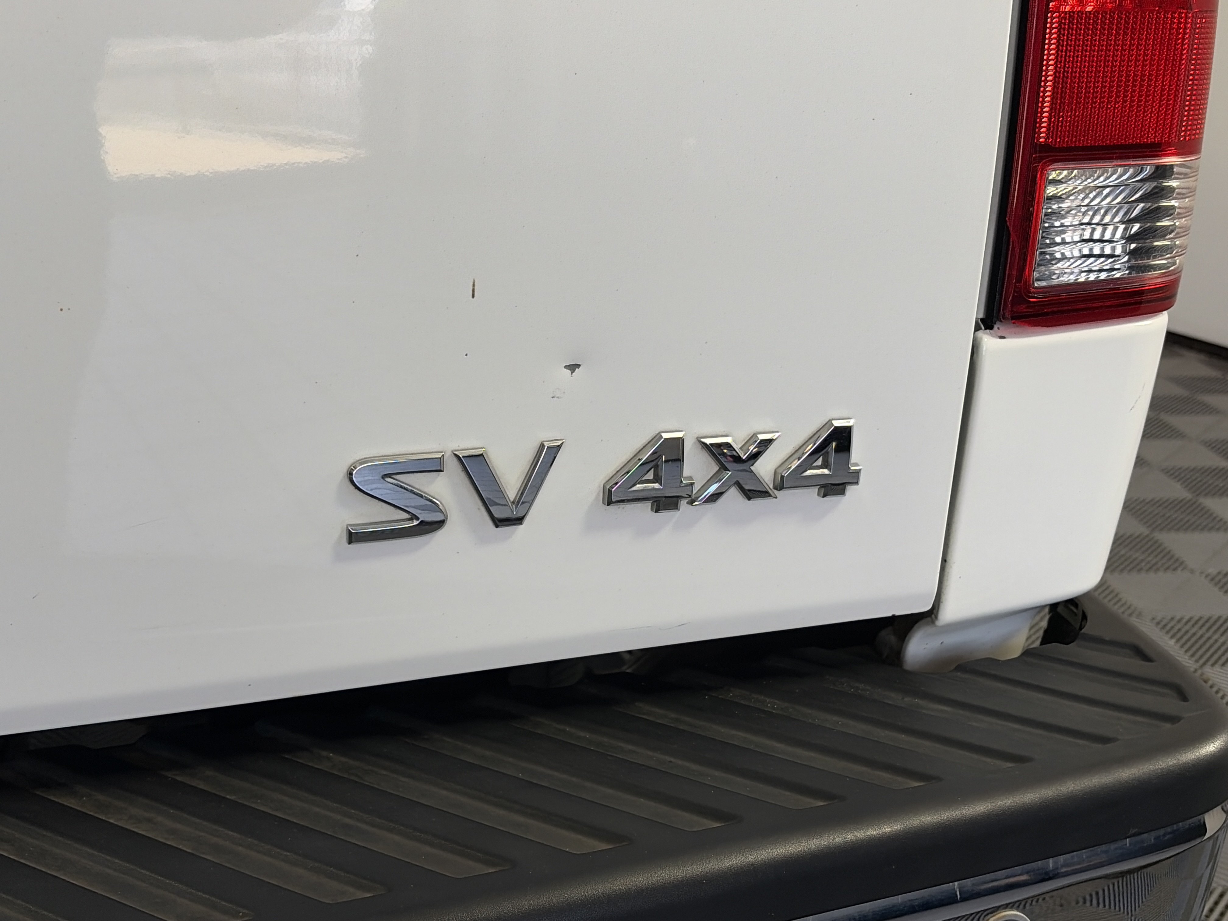 Used 2011 Nissan Titan SV w/ SV Premium Utility Pkg AWD/4WD image 19