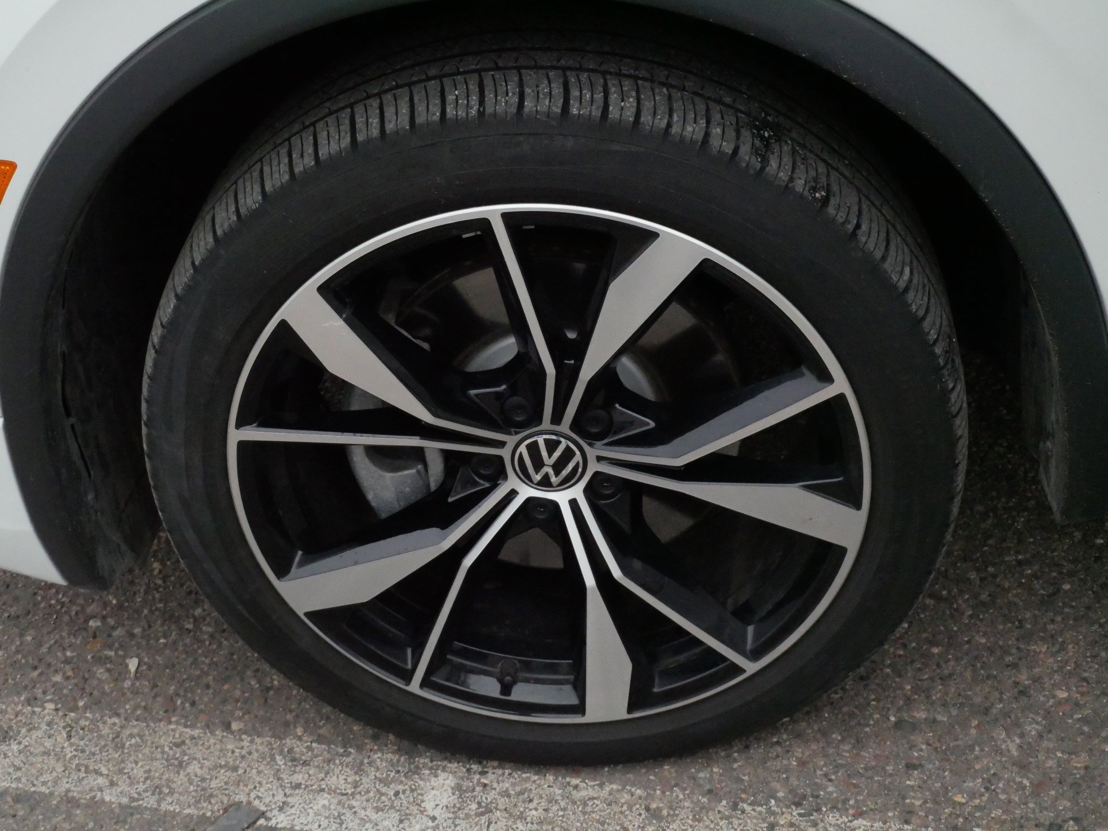 Used 2023 Volkswagen Tiguan SEL R-Line image 15