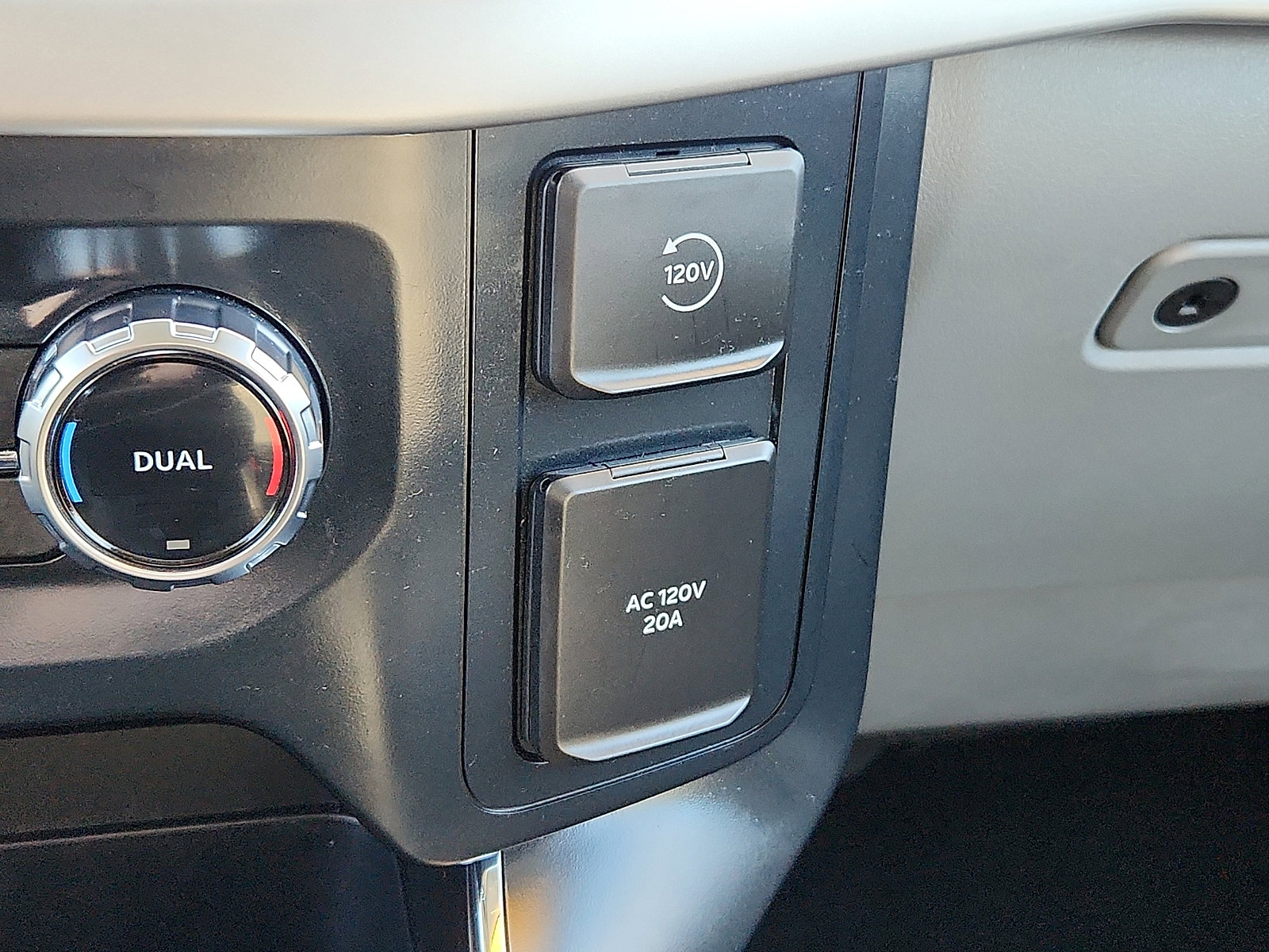 Used 2023 Ford F150 XL w/ Trailer Tow Package image 25