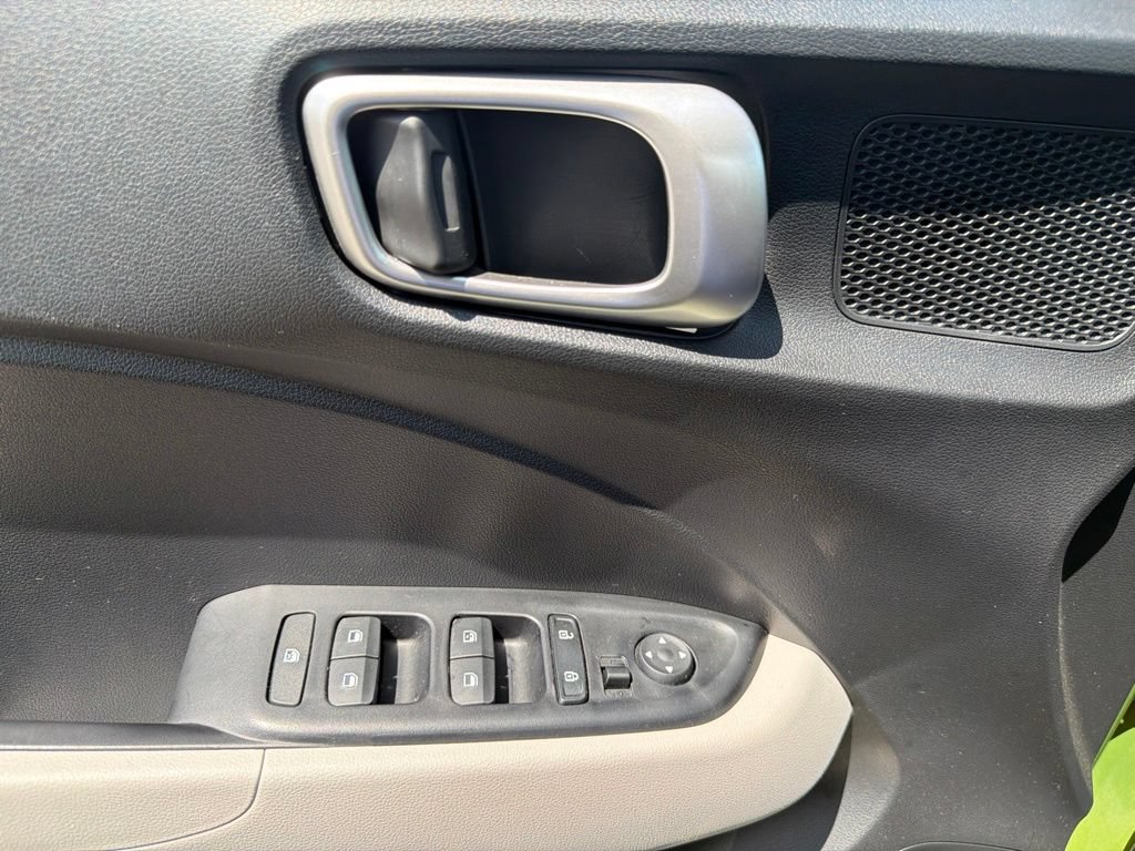 Certified 2024 Hyundai Venue SEL FWD image 28