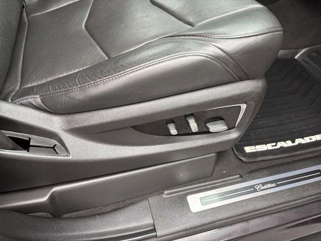 Used 2017 Cadillac Escalade Luxury image 42