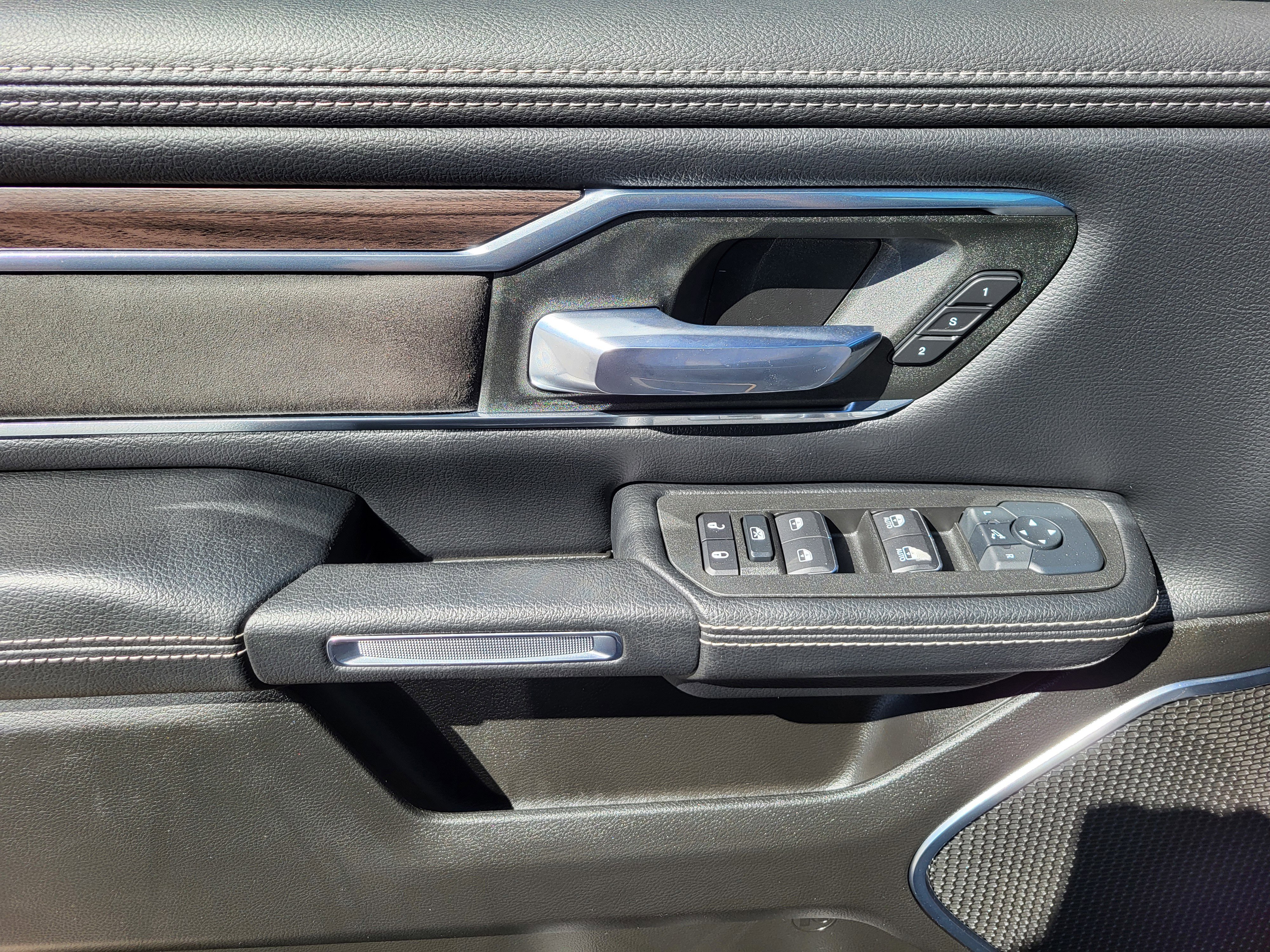 Used 2025 RAM 1500 Laramie w/ Sport Appearance Package AWD/4WD image 19