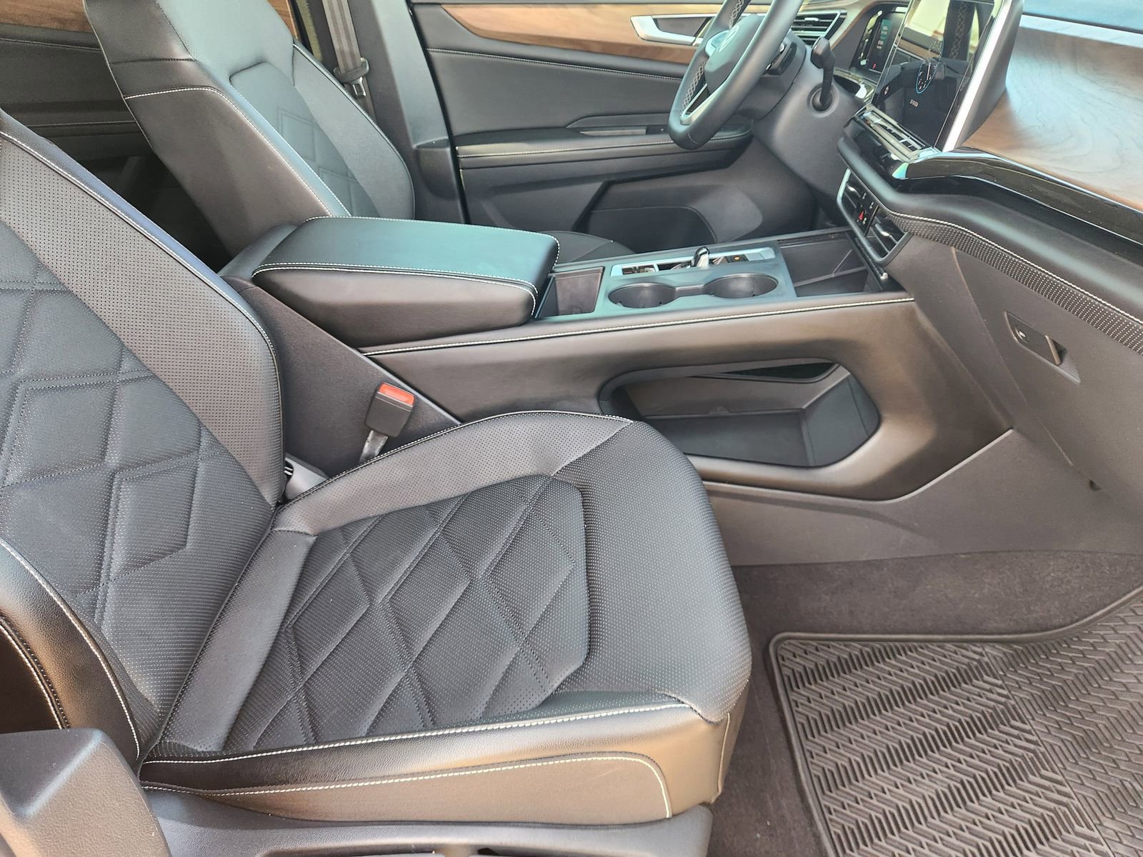 Used 2024 Volkswagen Atlas SE image 14