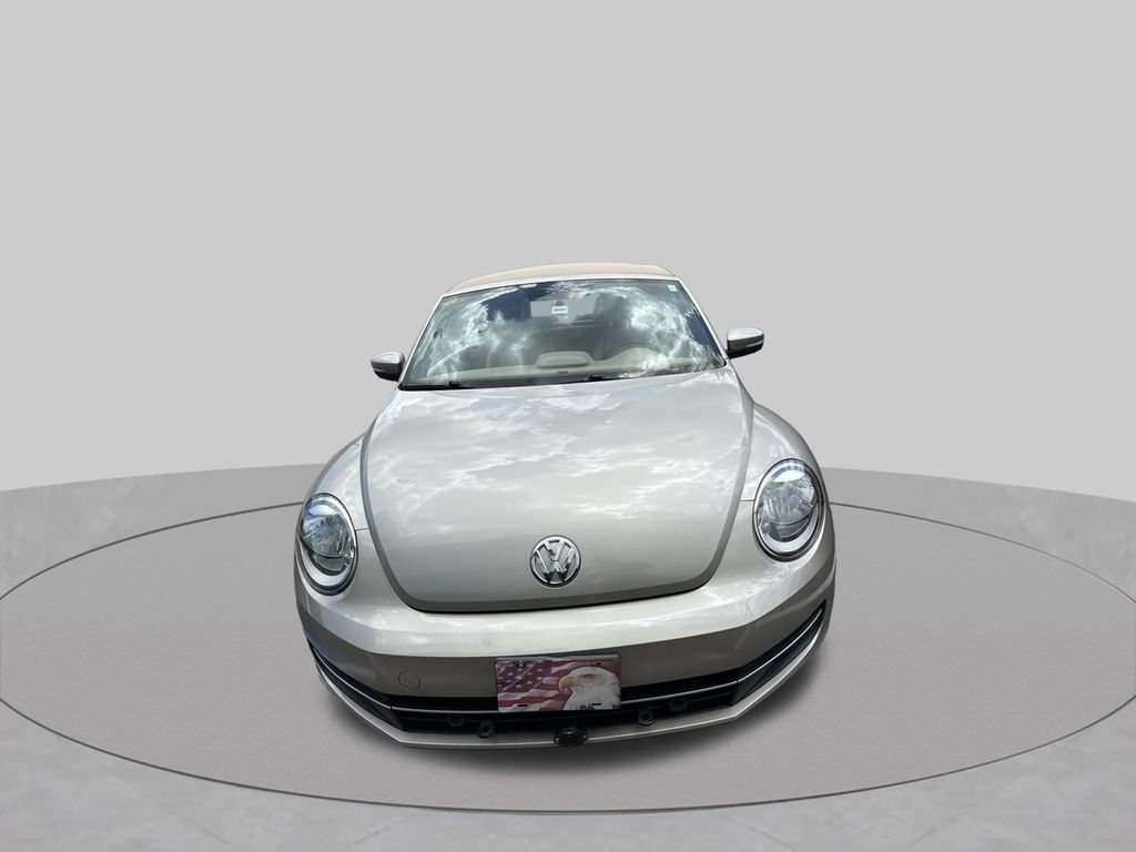 Used 2014 Volkswagen Beetle TDI FWD image 2