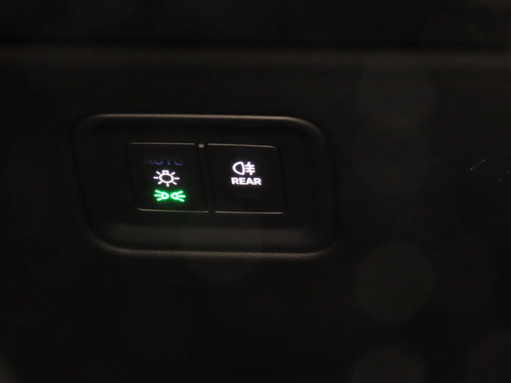 Certified 2024 Porsche Macan 4 Electric AWD/4WD image 26