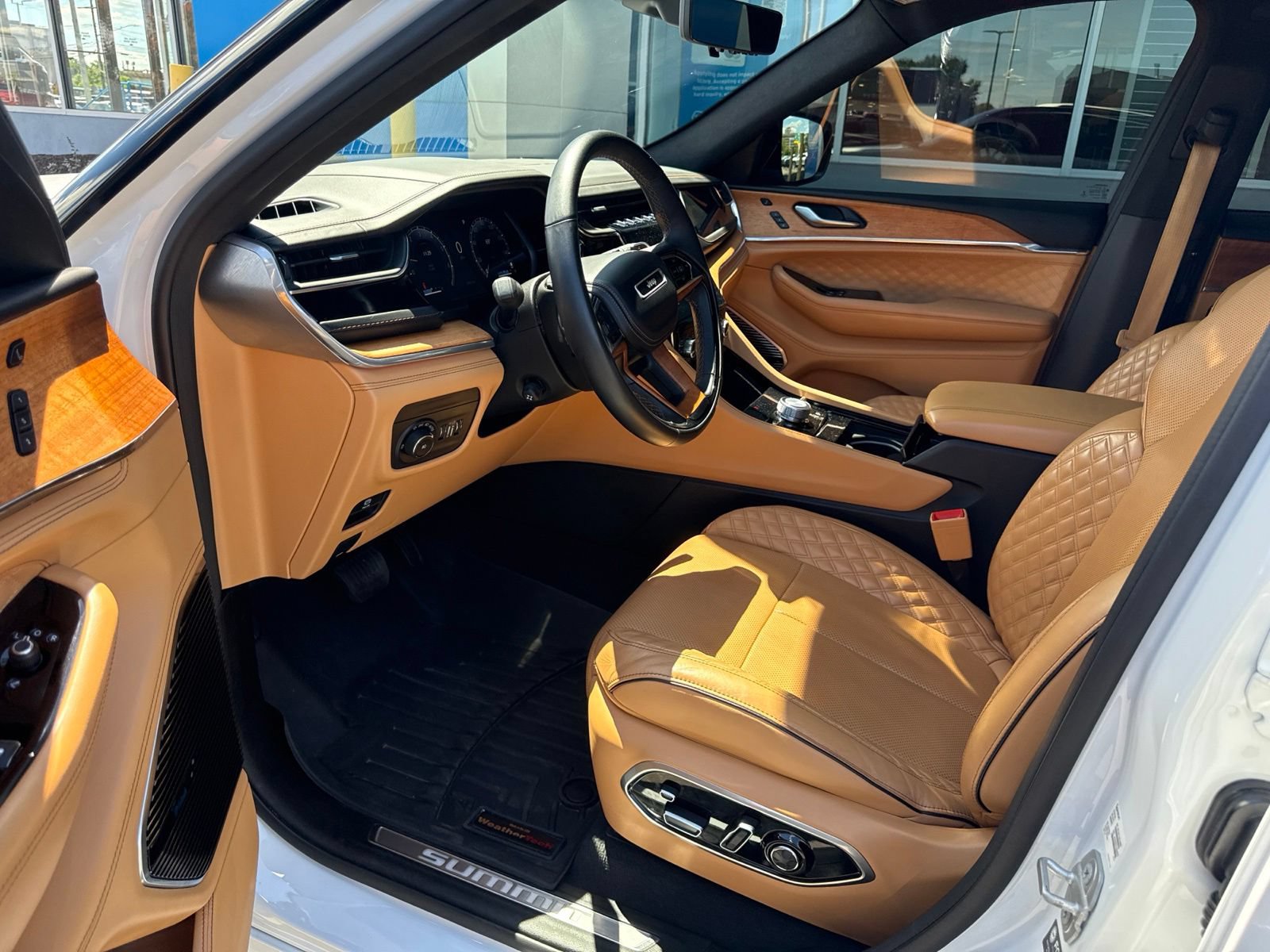 Used 2022 Jeep Grand Cherokee Summit AWD/4WD image 18