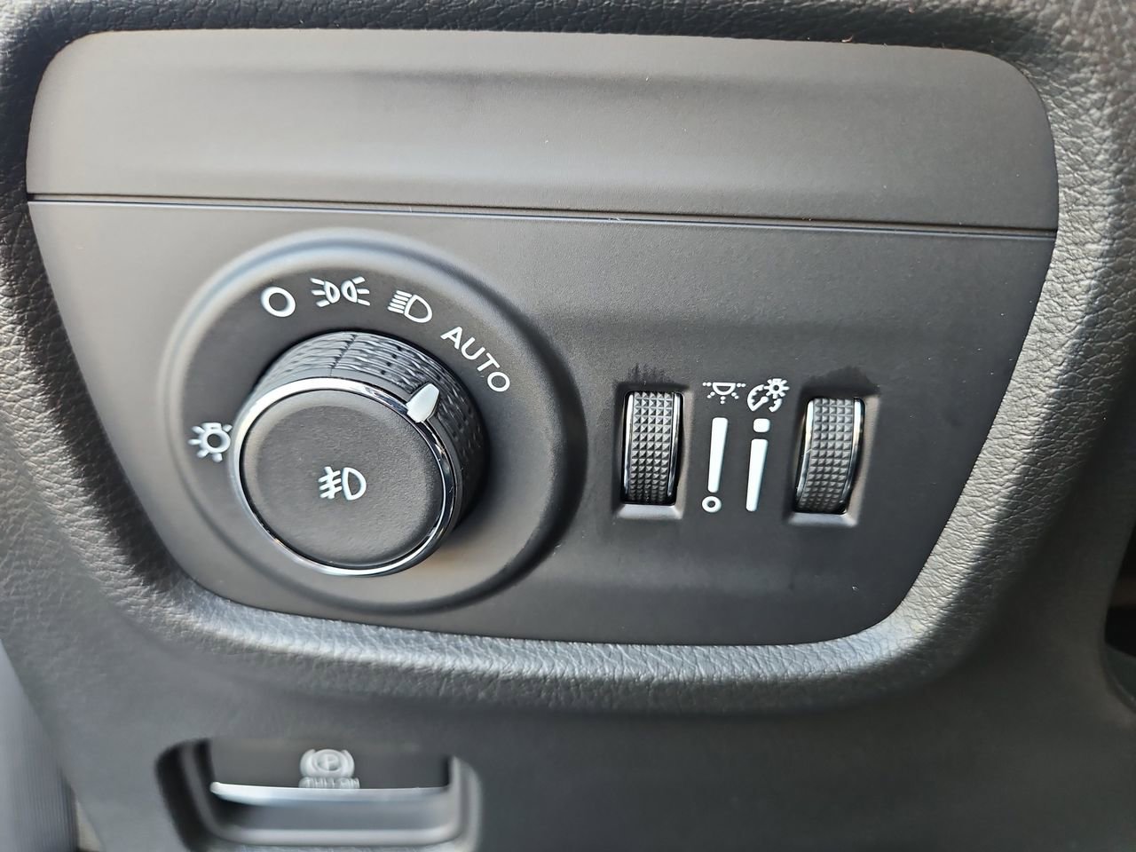 New 2025 Jeep Grand Cherokee Limited w/ Luxury Tech Group II image 32