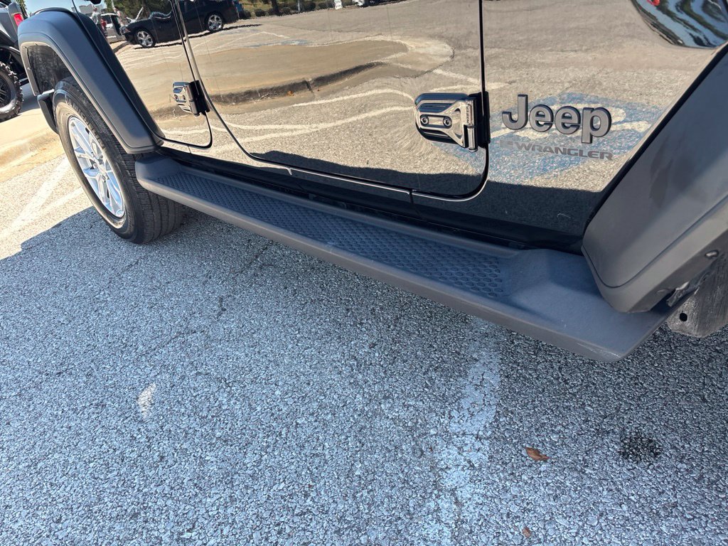 Used 2023 Jeep Wrangler Unlimited Sport AWD/4WD image 15