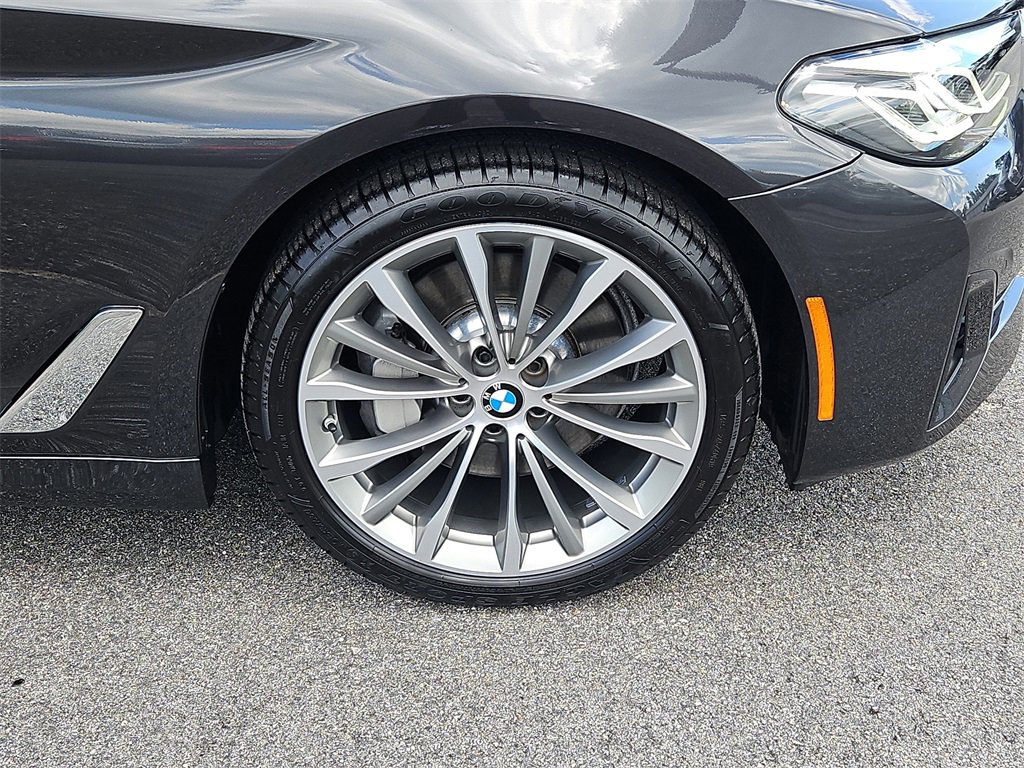 Used 2022 BMW 530i xDrive w/ Premium Package image 10