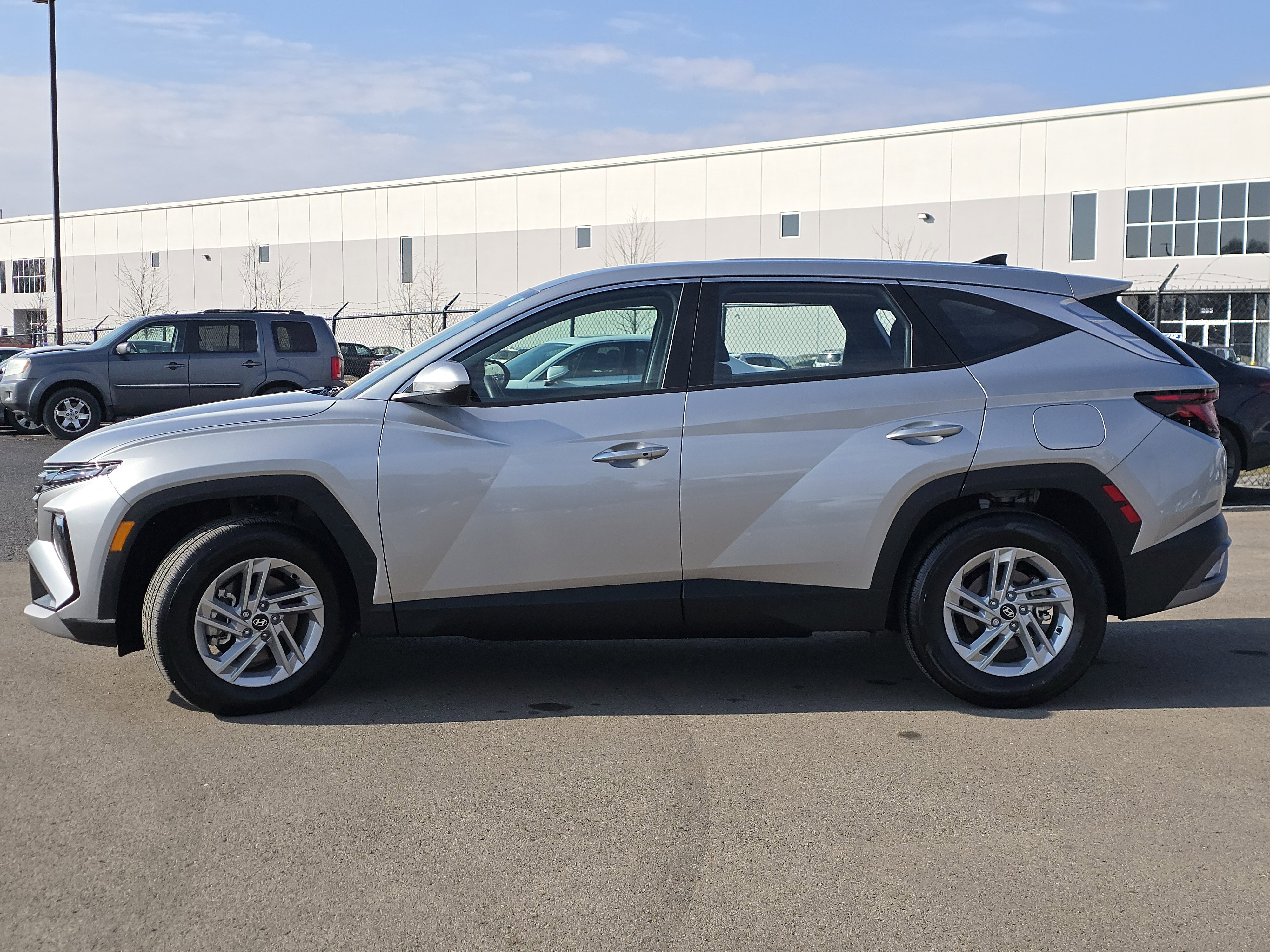 Used 2025 Hyundai Tucson SE image 4