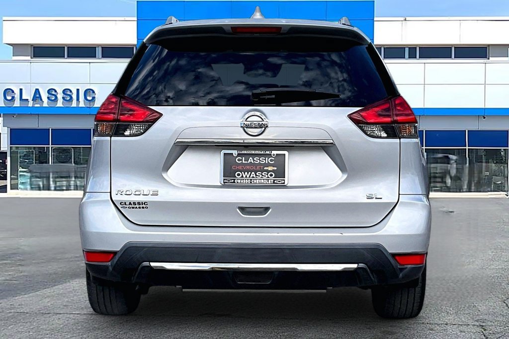 Used 2017 Nissan Rogue SL w/ SL Premium Package FWD image 4