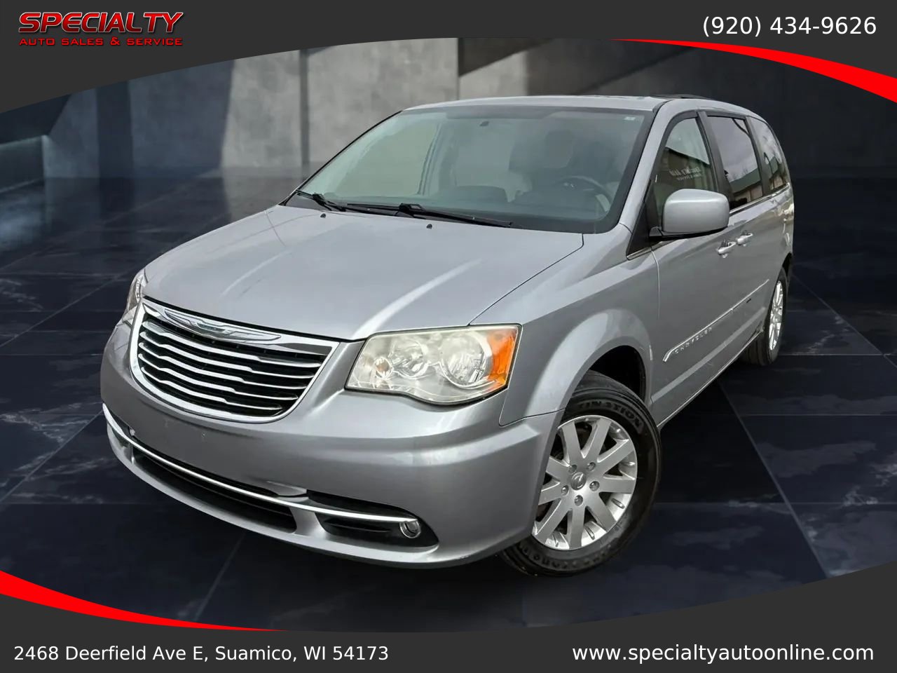 Used 2013 Chrysler Town & Country Touring FWD image 1