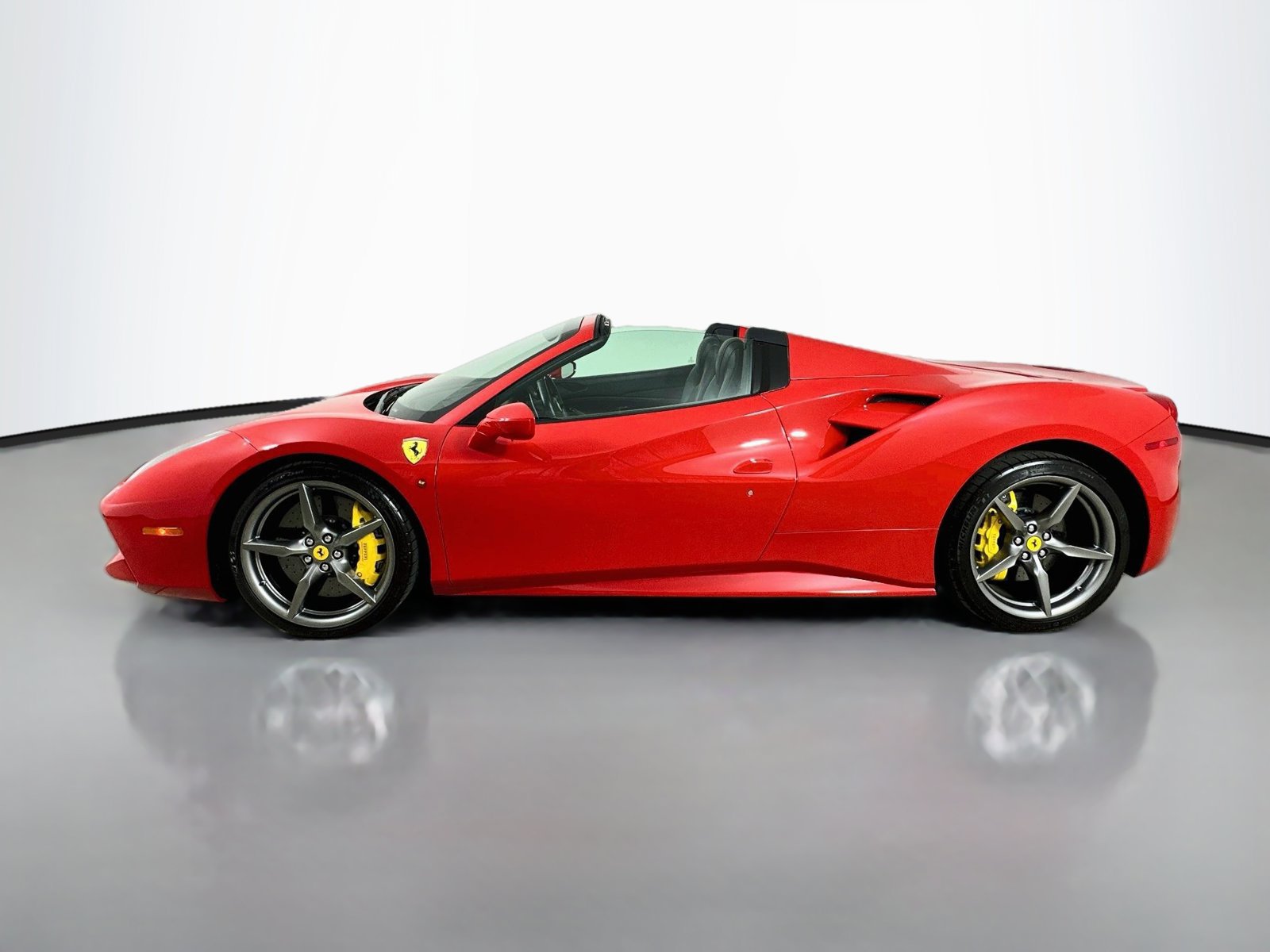 Used 2018 Ferrari 488 Spider RWD image 64