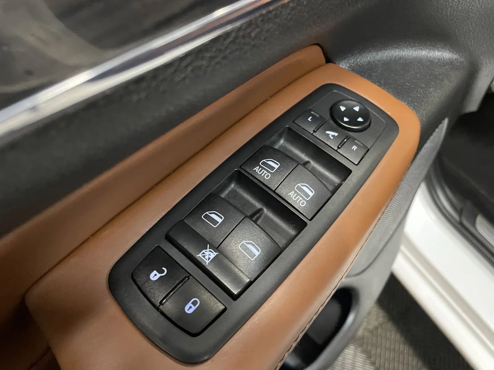 Used 2020 Jeep Grand Cherokee Overland image 28