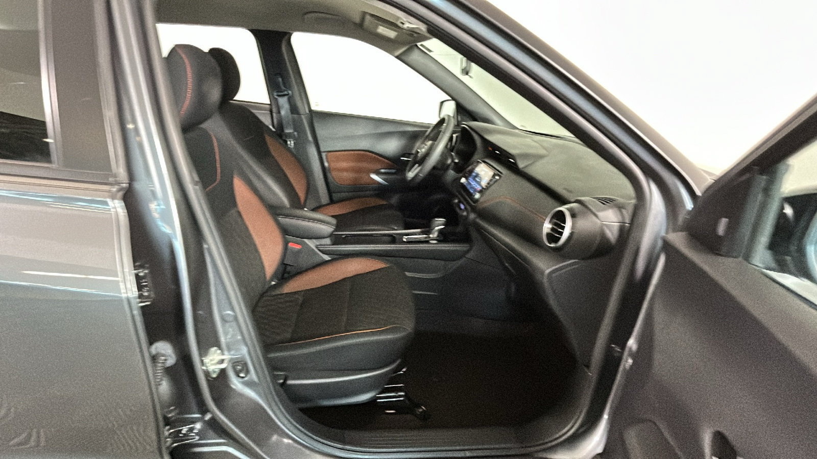 Used 2023 Nissan Kicks SR FWD image 33