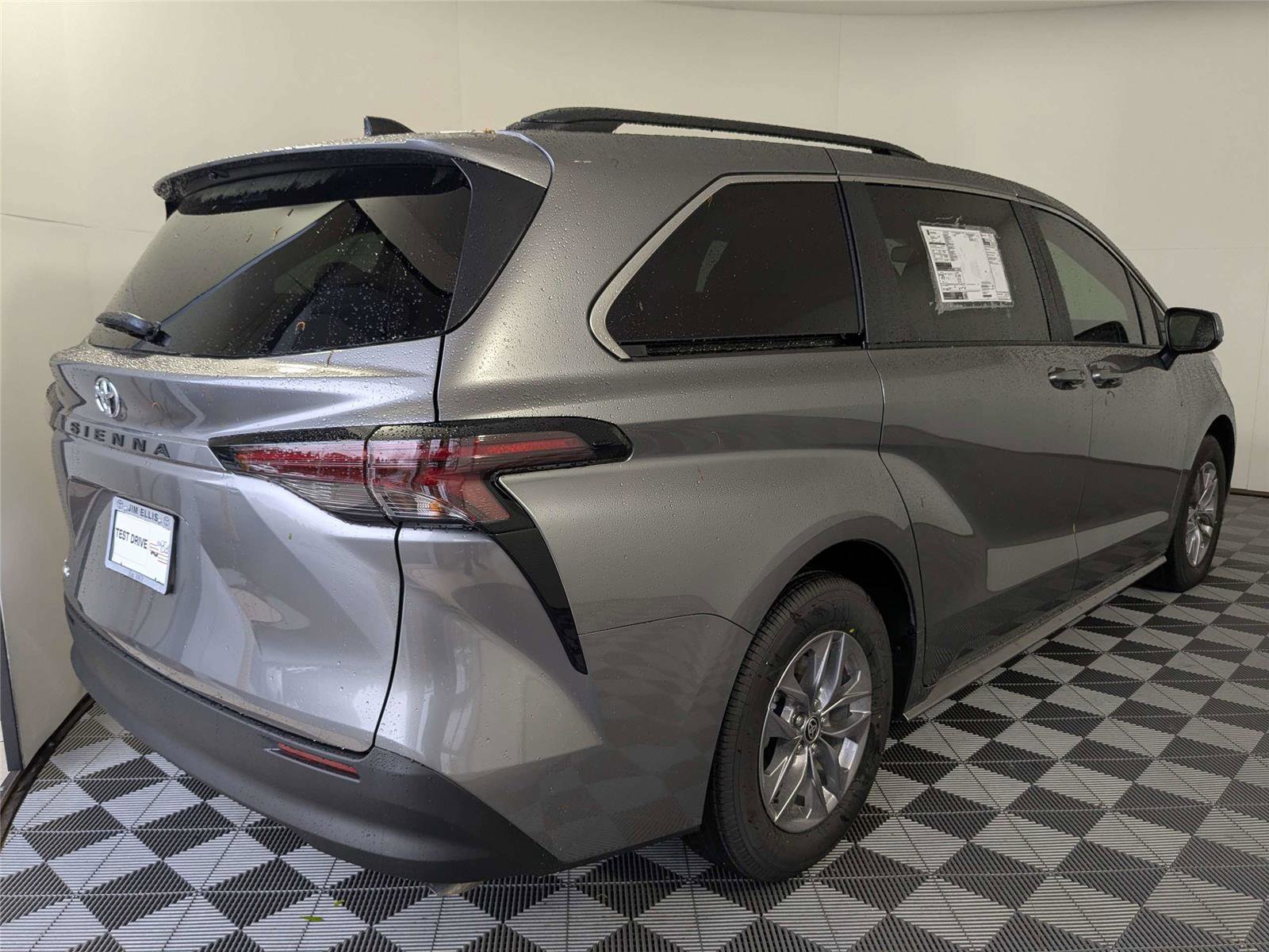 New 2026 Toyota Sienna LE image 5