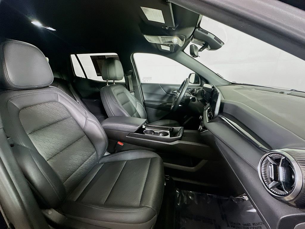 Used 2025 Chevrolet Equinox LT w/ Convenience Package II image 12