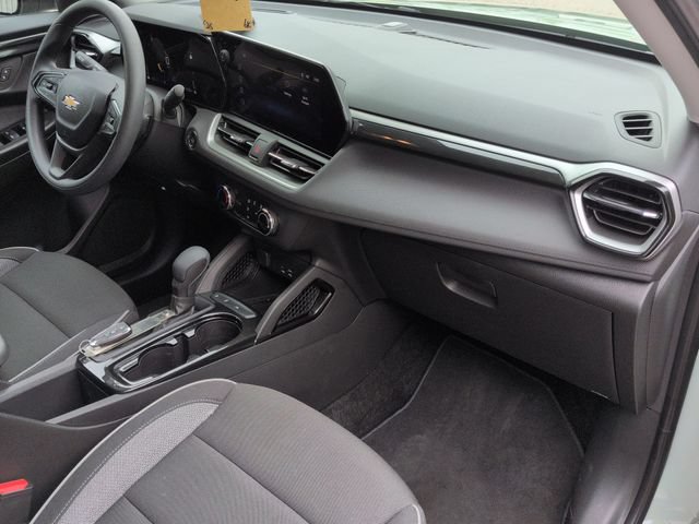 Used 2025 Chevrolet TrailBlazer LS w/ LS Convenience Package FWD image 29