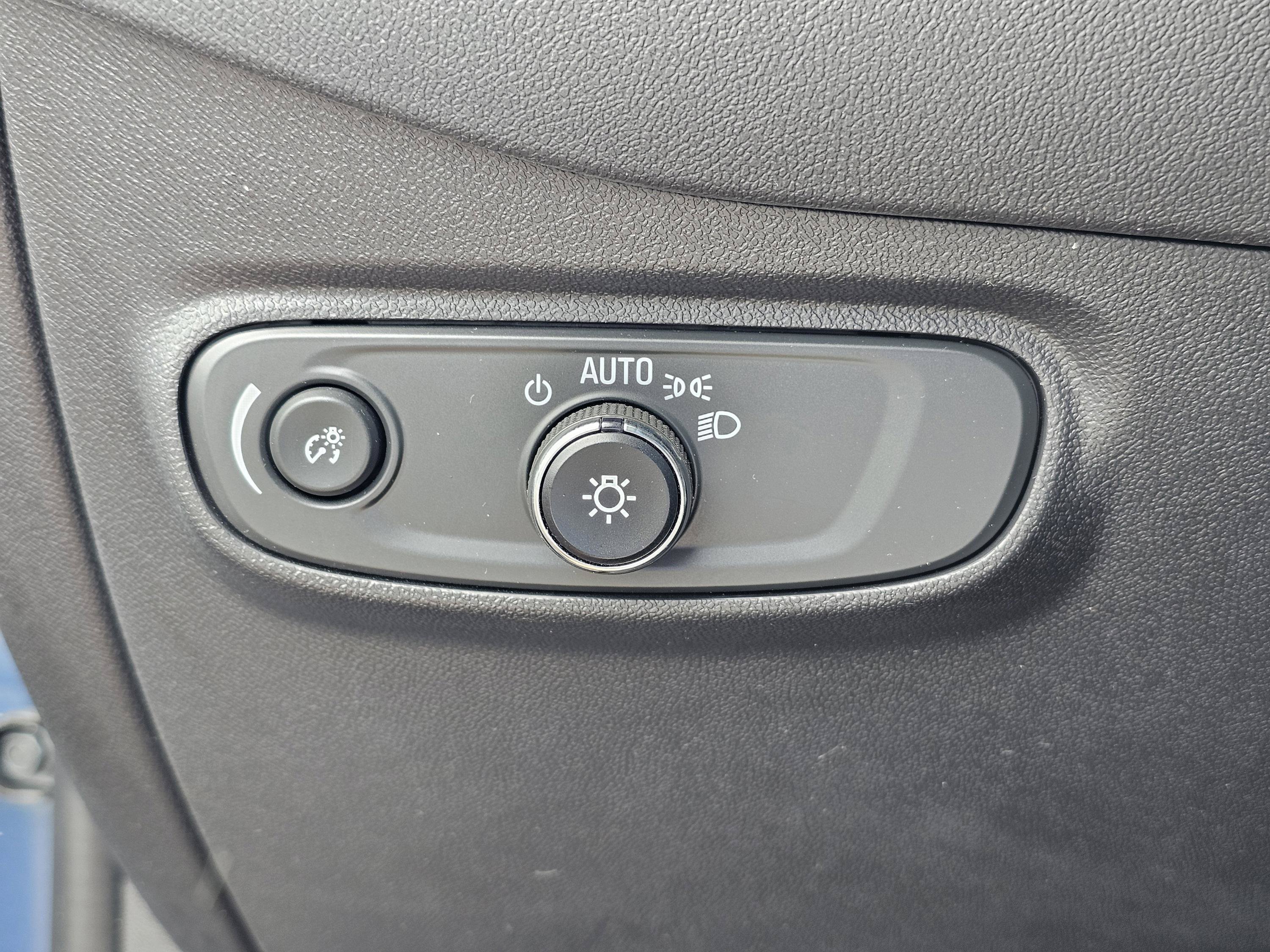 Used 2024 Chevrolet Equinox LS w/ LS Convenience Package FWD image 18