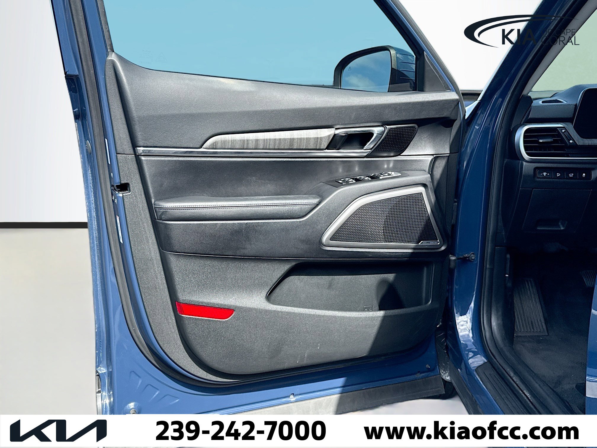 Used 2023 Kia Telluride EX w/ EX Captain's Chair Package image 23