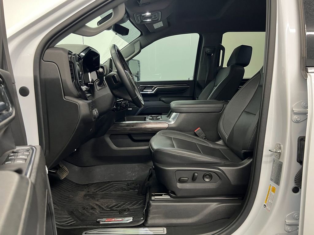 Used 2024 Chevrolet Silverado 2500 LTZ w/ LTZ Plus Package AWD/4WD image 4