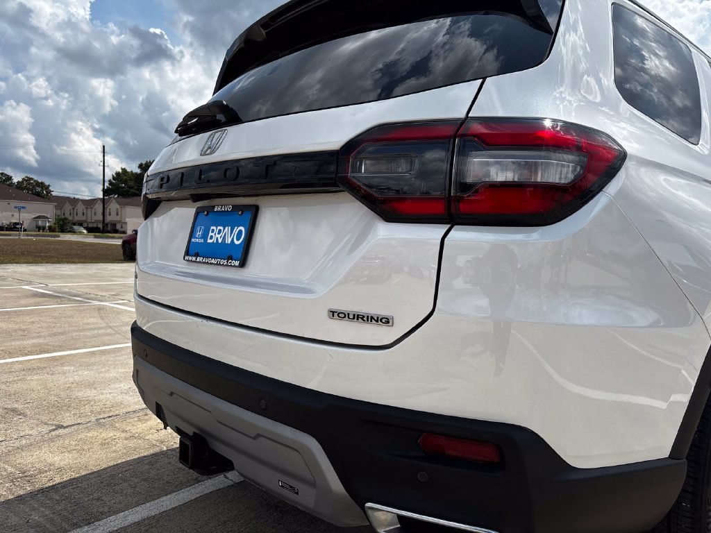 Used 2025 Honda Pilot Touring image 11