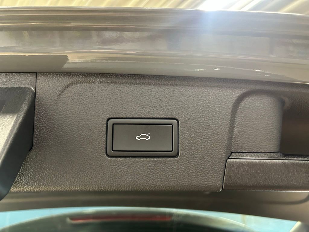 Used 2024 Volkswagen Atlas Peak Edition SE image 42