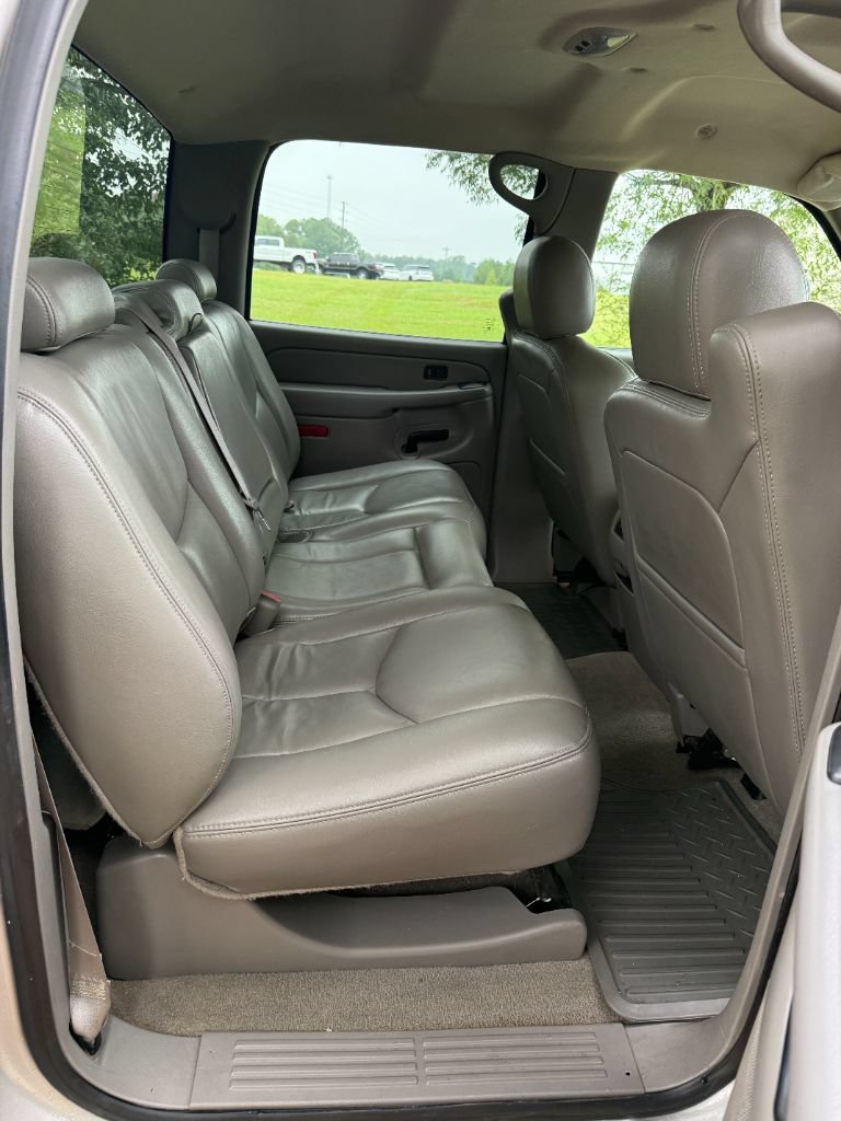 Used 2007 GMC Sierra 3500 SLT w/ Heavy-Duty Power Package AWD/4WD image 9