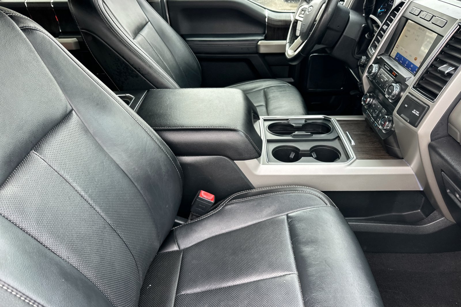 Used 2020 Ford F350 Lariat w/ Lariat Ultimate Package AWD/4WD image 13