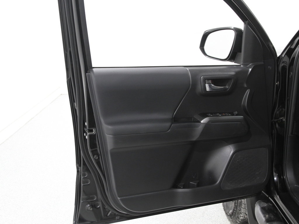 Used 2023 Toyota Tacoma TRD Off-Road image 4