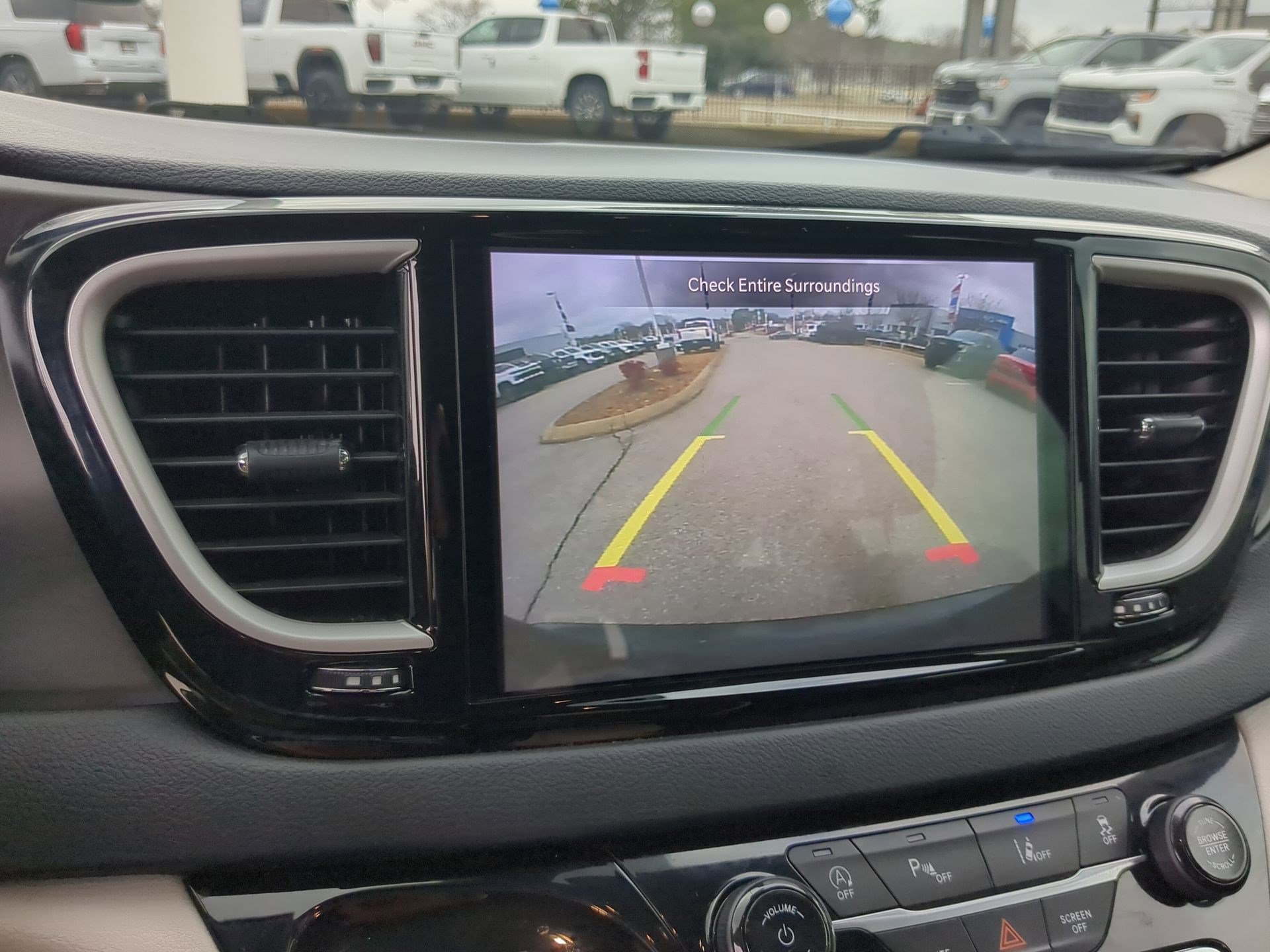 Used 2023 Chrysler Pacifica Touring-L image 17