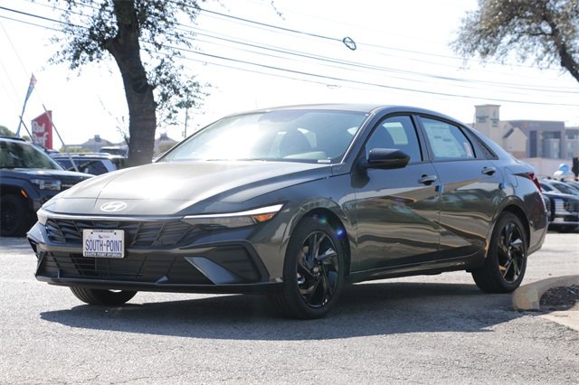 Used 2026 Hyundai Elantra Sport image 7