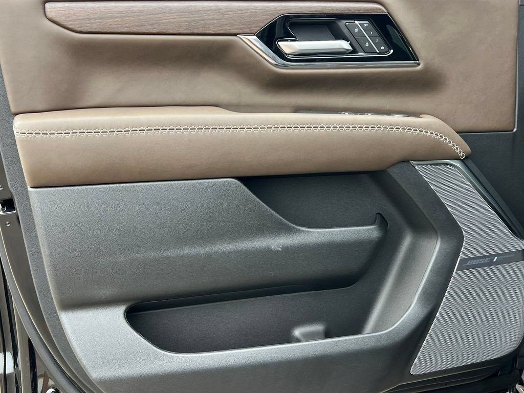New 2026 GMC Yukon Denali Ultimate w/ LPO, Floor Liner Package AWD/4WD image 17