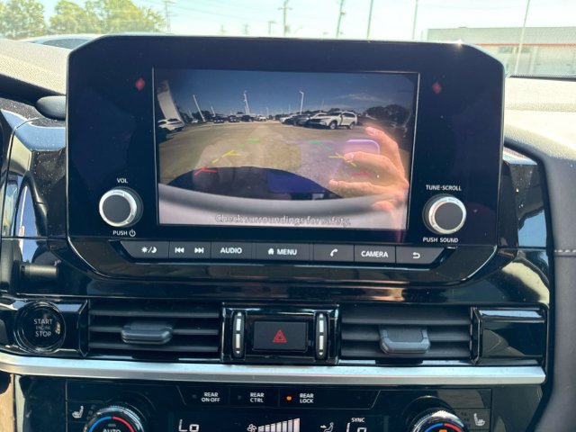 Used 2025 Nissan Pathfinder SV FWD image 31
