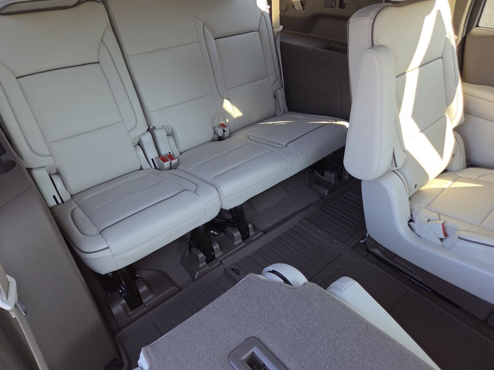 New 2026 GMC Yukon XL Denali w/ LPO, Floor Liner Package AWD/4WD image 24