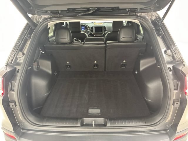 Used 2021 Jeep Cherokee Trailhawk w/ Comfort/Convenience Group AWD/4WD image 17