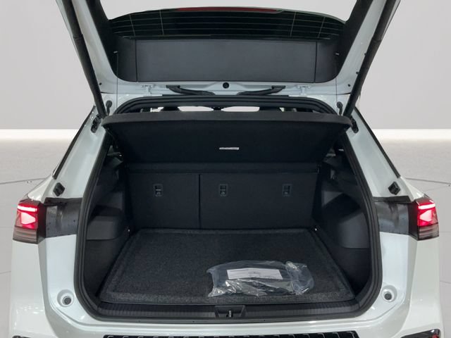 New 2026 Volkswagen Tiguan SEL R-Line AWD/4WD image 18