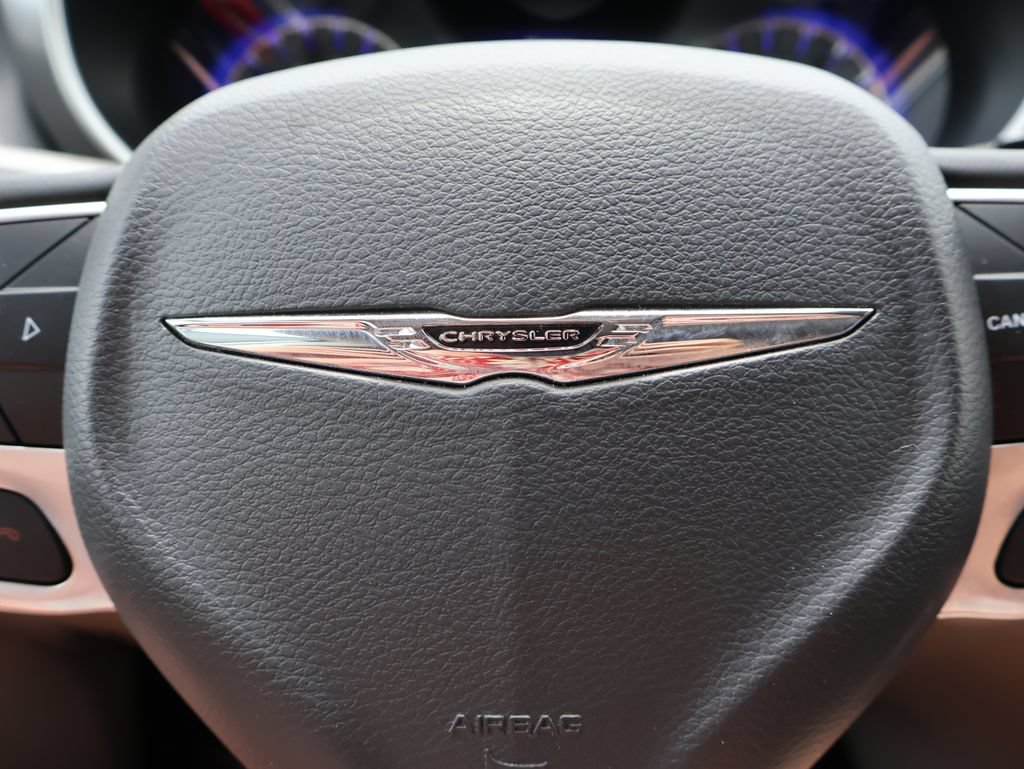 Used 2024 Chrysler Pacifica Touring-L FWD image 25