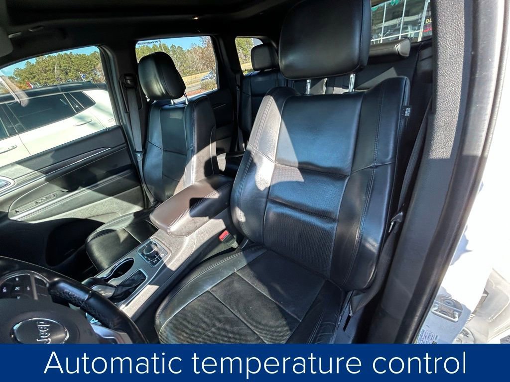 Used 2021 Jeep Grand Cherokee Limited w/ Luxury Group II image 30