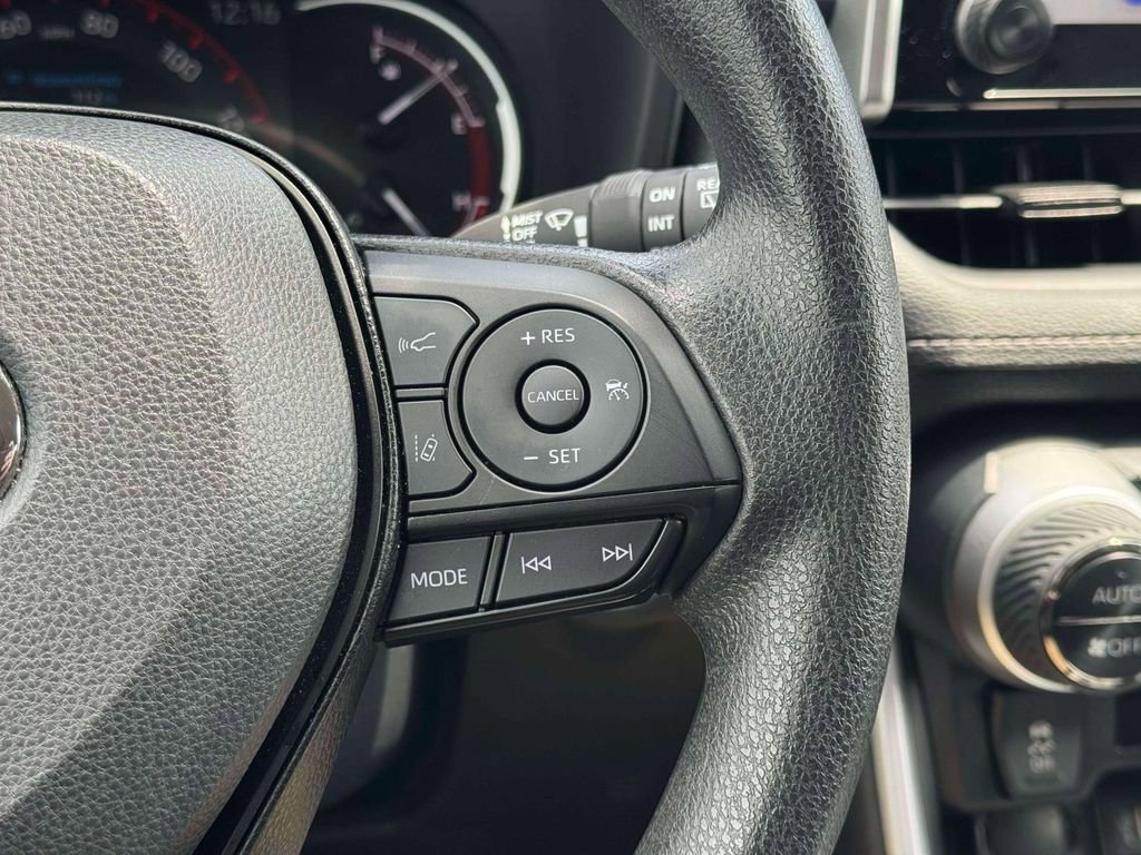 Certified 2025 Toyota RAV4 XLE AWD/4WD image 25