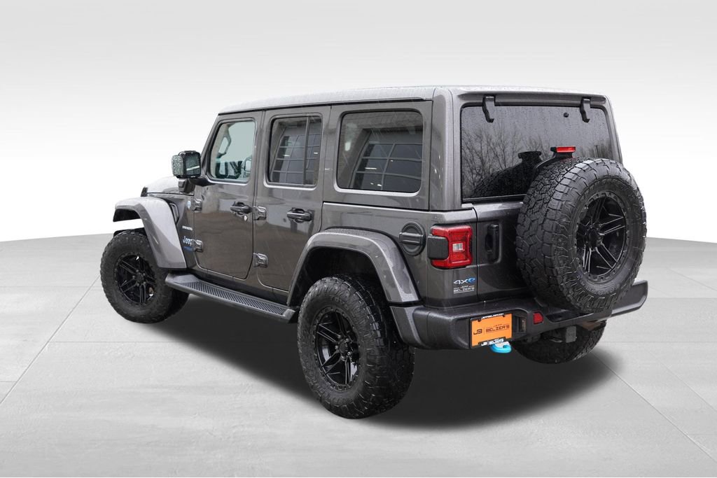 Used 2022 Jeep Wrangler Unlimited Sahara w/ Cold Weather Group AWD/4WD image 7