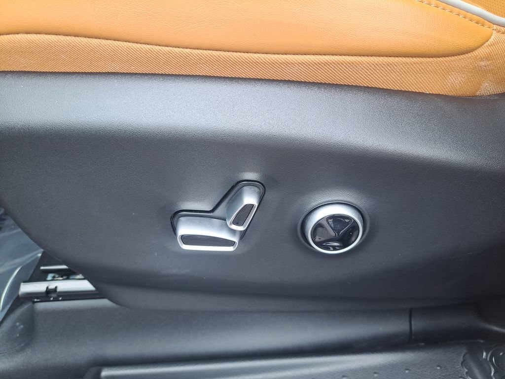 Used 2023 Chrysler Pacifica Pinnacle FWD image 25