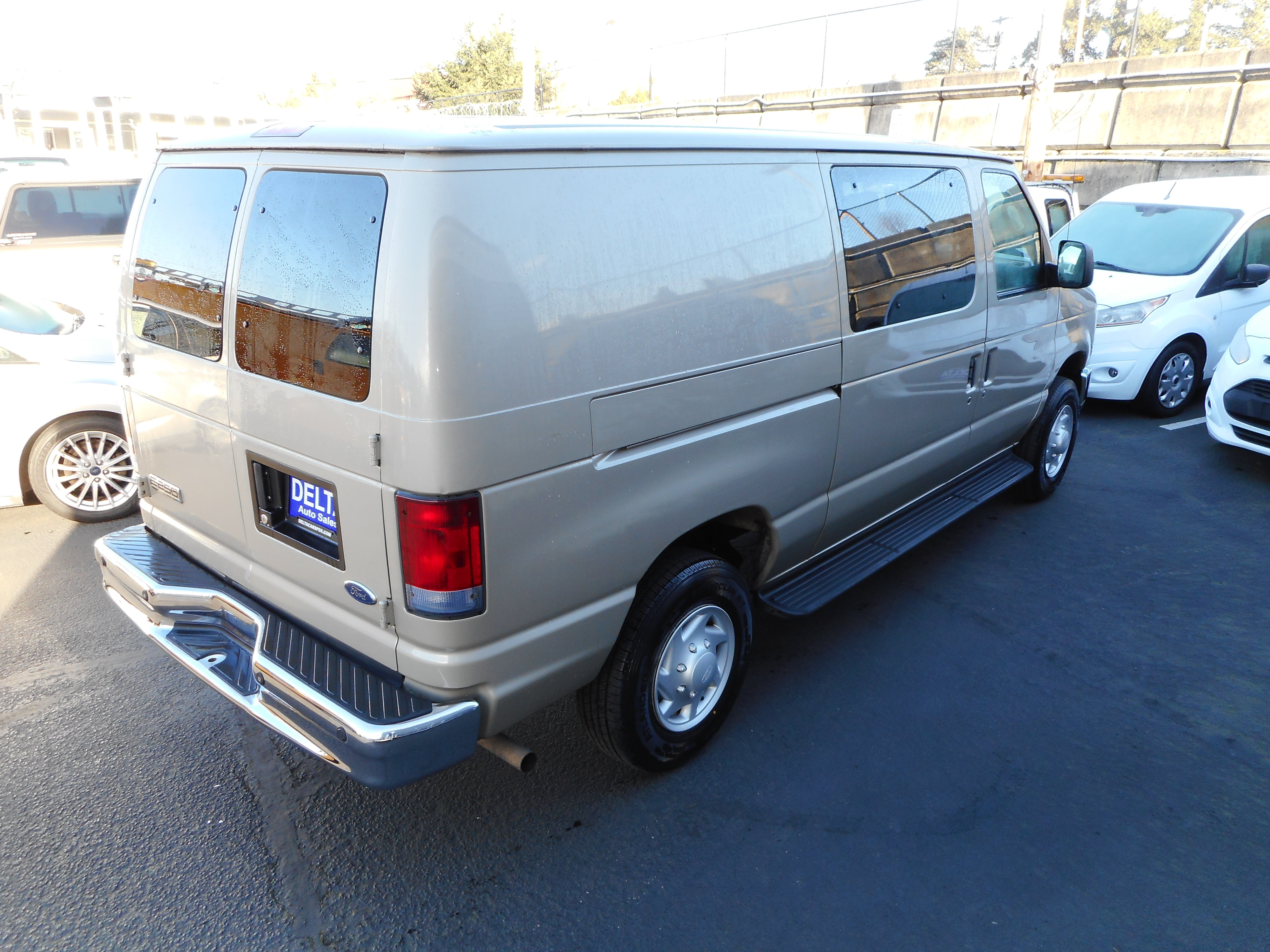 Used 2008 Ford E-250 and Econoline 250 RWD image 9