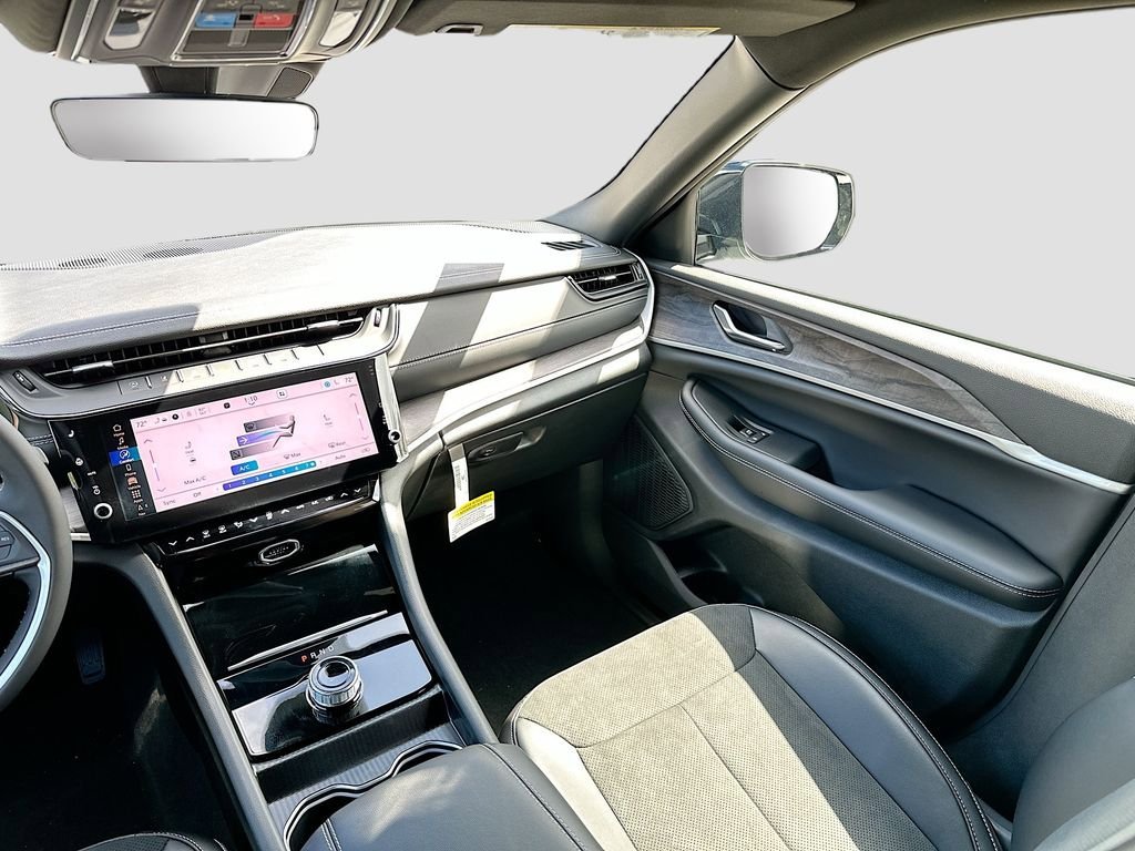 New 2026 Jeep Grand Cherokee Altitude image 25