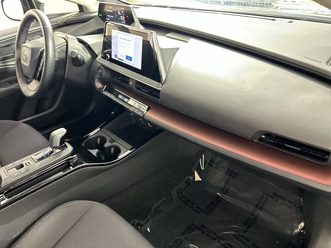 Used 2025 Toyota Prius Plug-In Hybrid FWD image 27