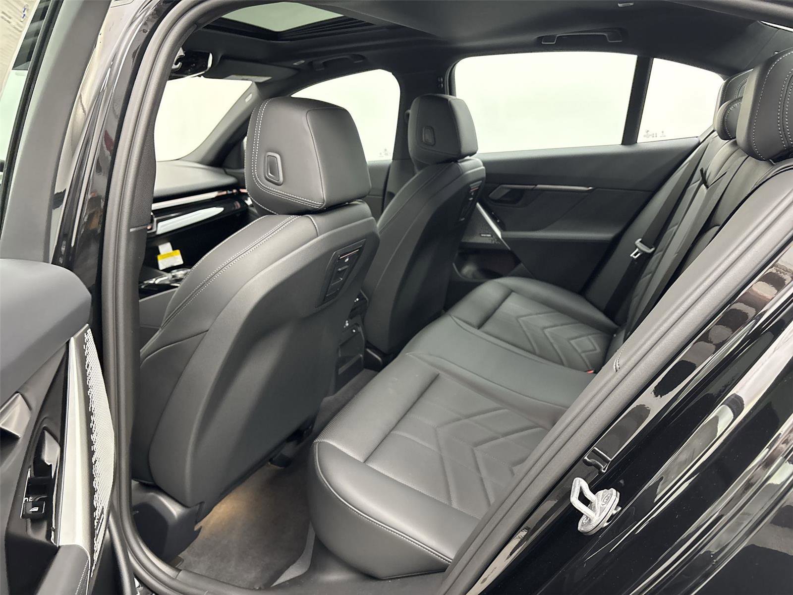 New 2026 BMW 530i xDrive w/ M Sport Package image 29