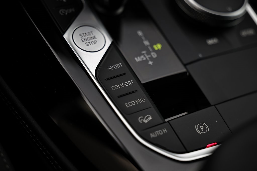 Used 2025 BMW X4 xDrive30i w/ Premium Package image 40