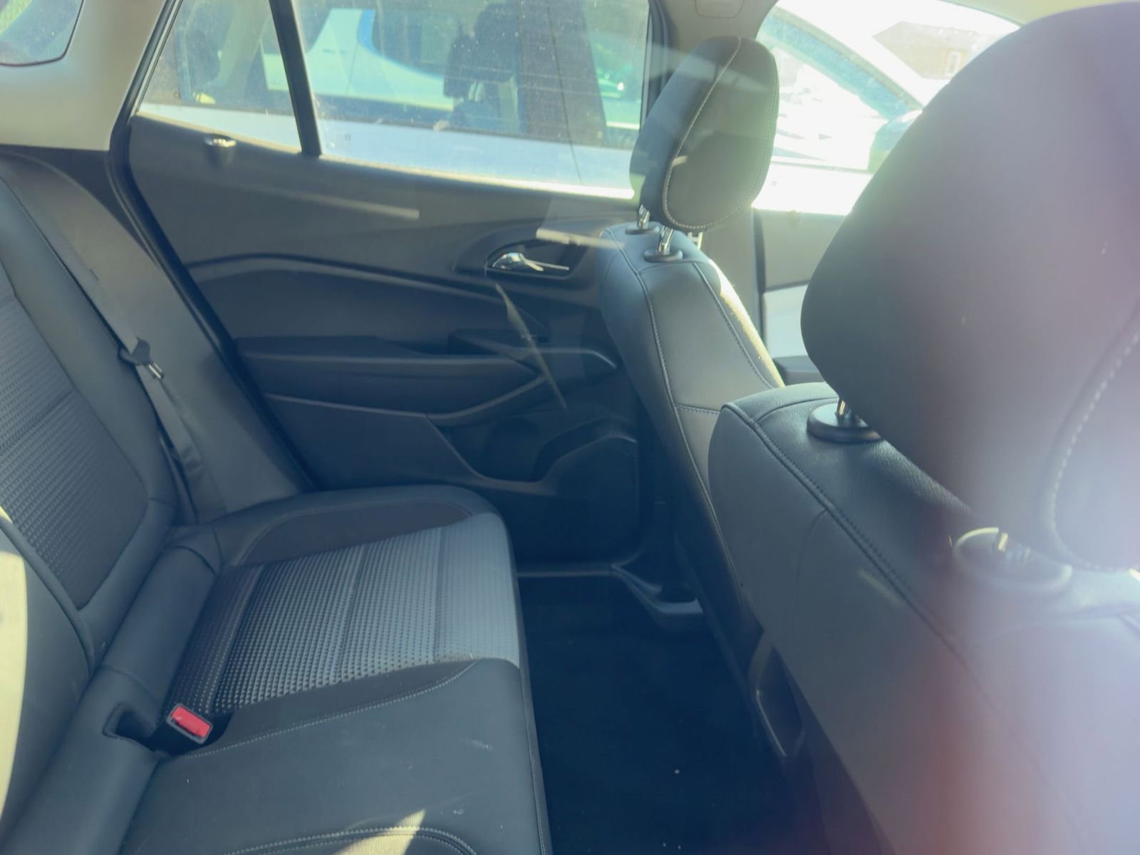 Used 2025 Chevrolet Trax LT w/ LT Convenience Package image 9