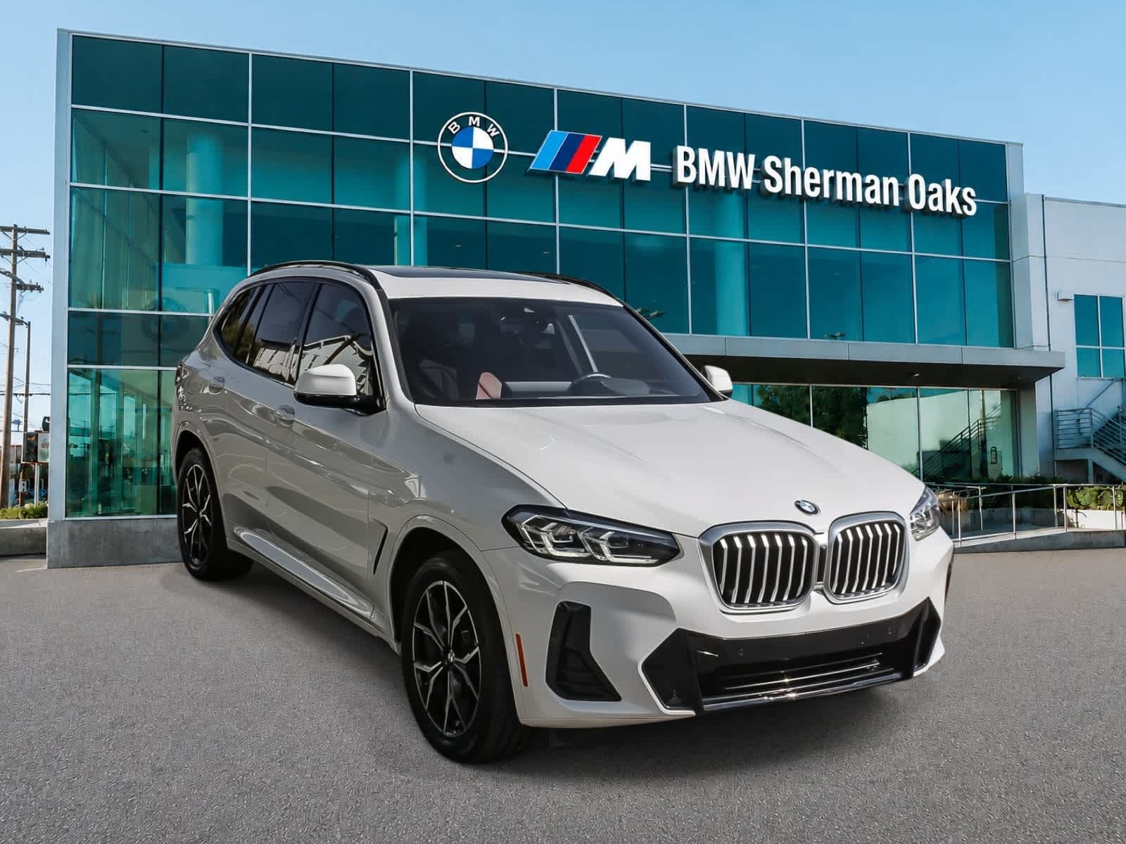 Used 2024 BMW X3 sDrive30i w/ Premium Package RWD image 3